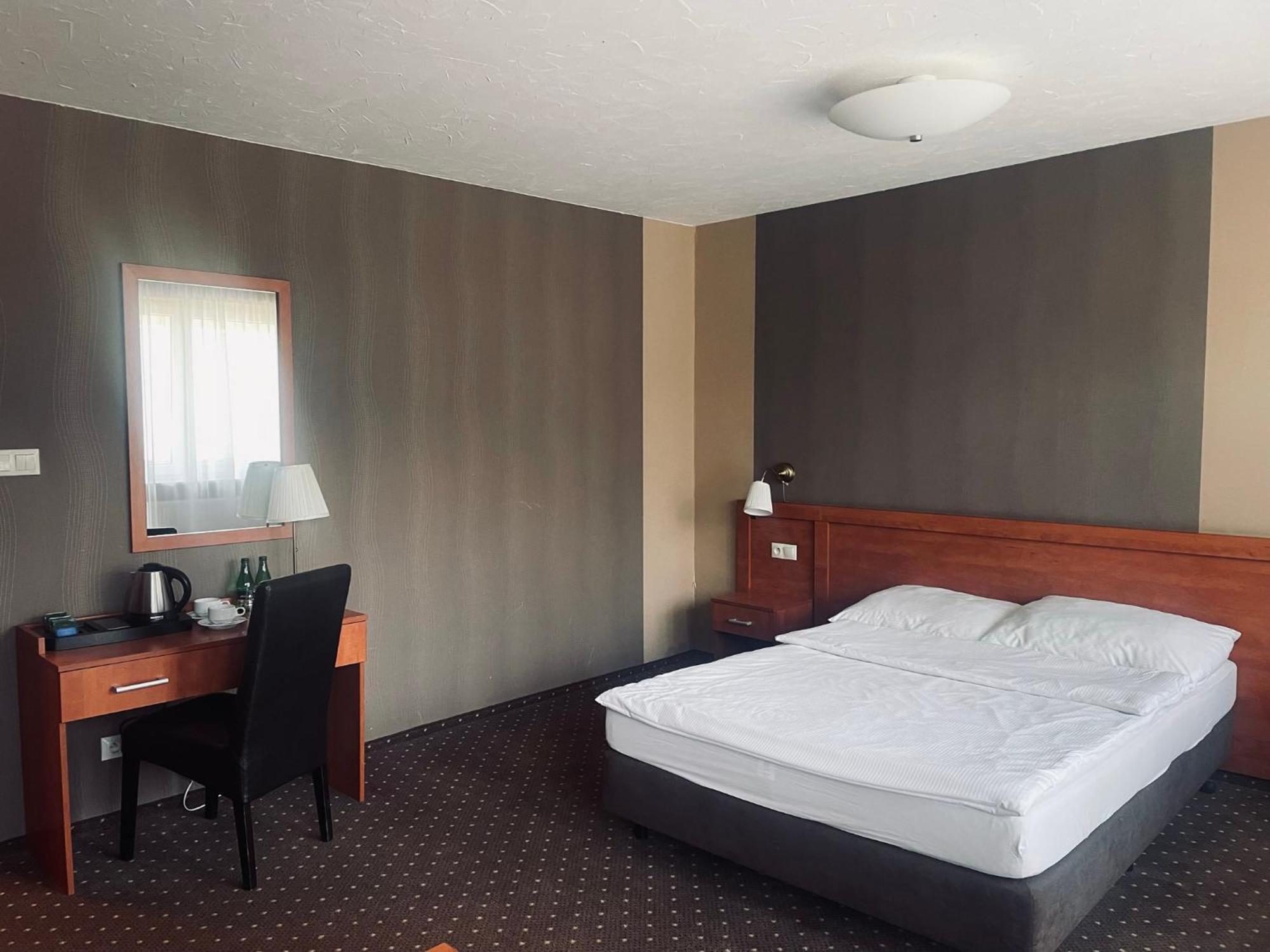 Papaver Hotel Слесин Экстерьер фото