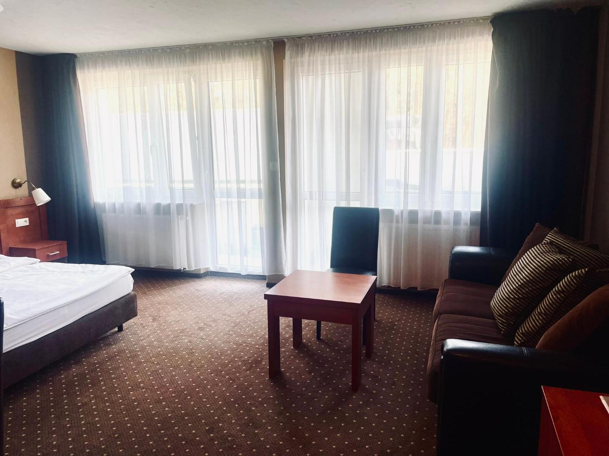 Papaver Hotel Слесин Экстерьер фото